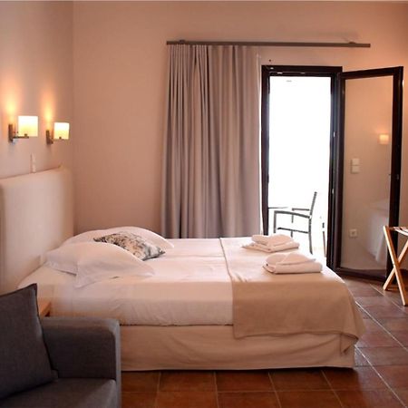 Trizonia Bay Hotel Luaran gambar