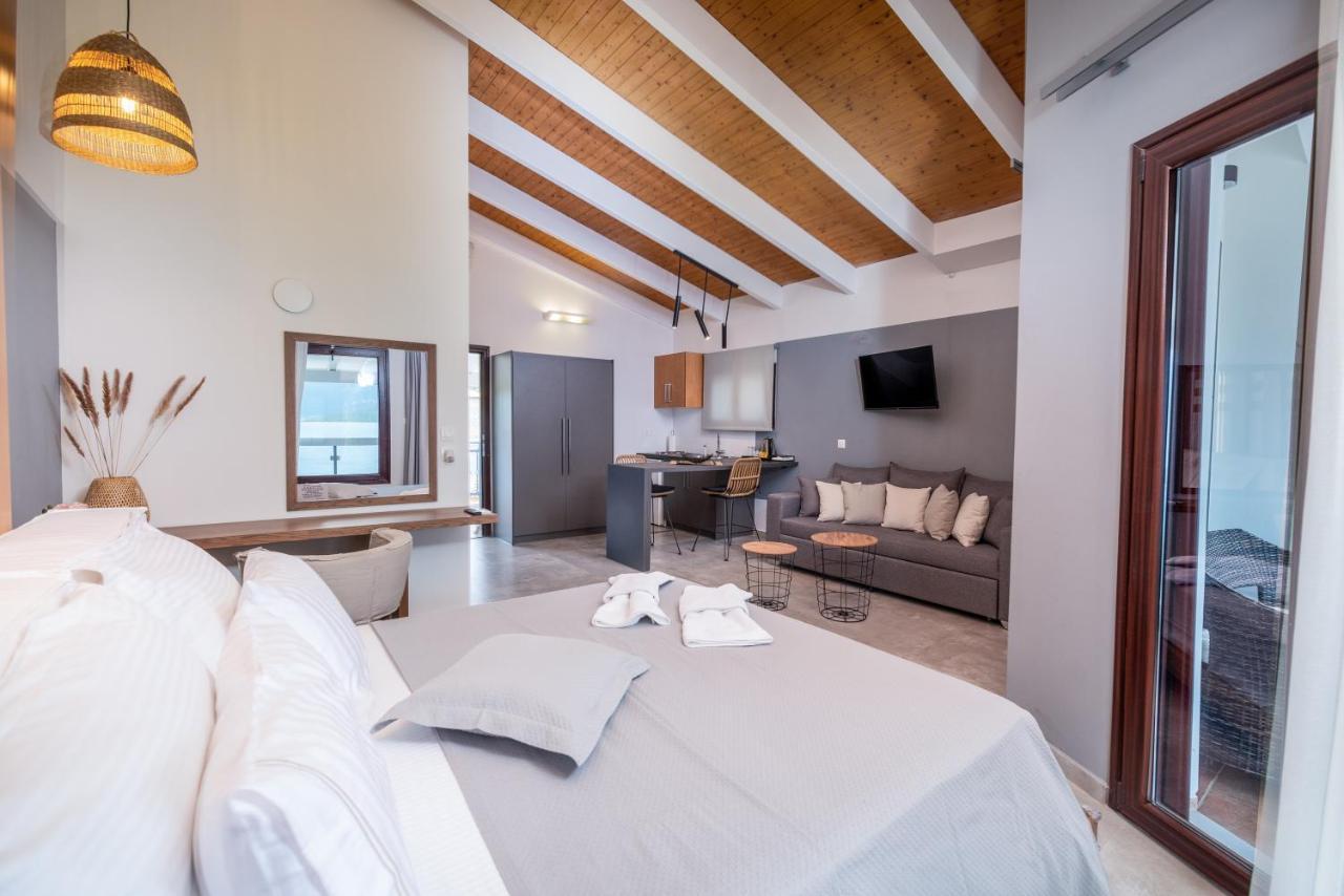 Trizonia Bay Hotel Luaran gambar