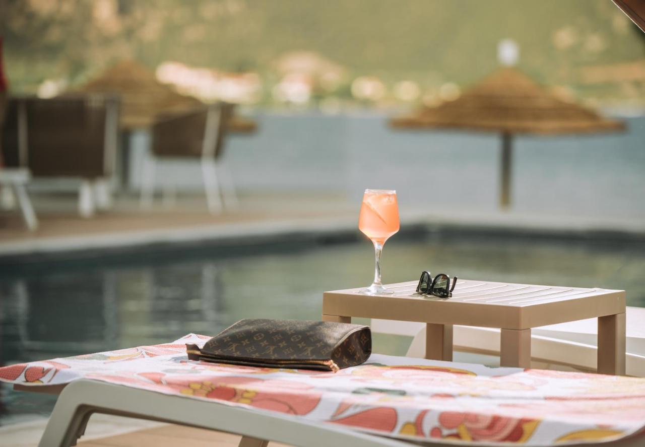 Trizonia Bay Hotel Luaran gambar