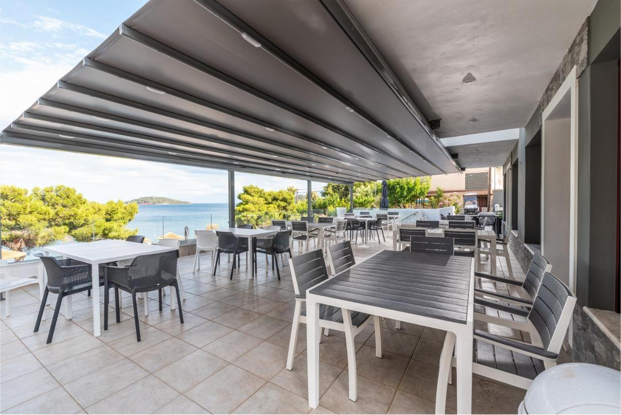 Trizonia Bay Hotel Luaran gambar