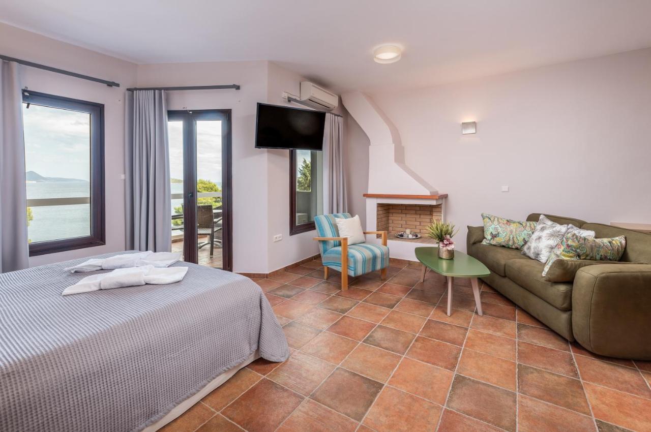 Trizonia Bay Hotel Luaran gambar