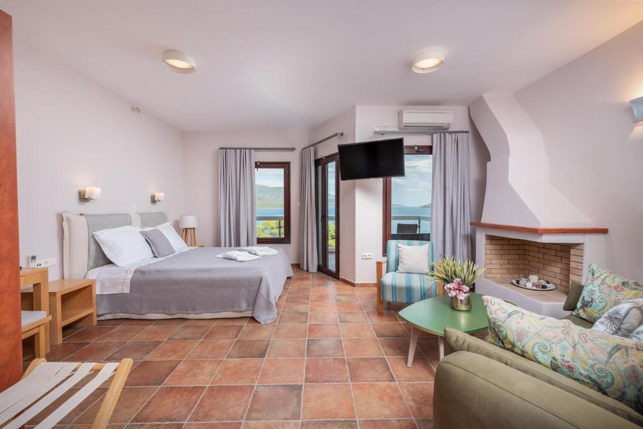 Trizonia Bay Hotel Luaran gambar