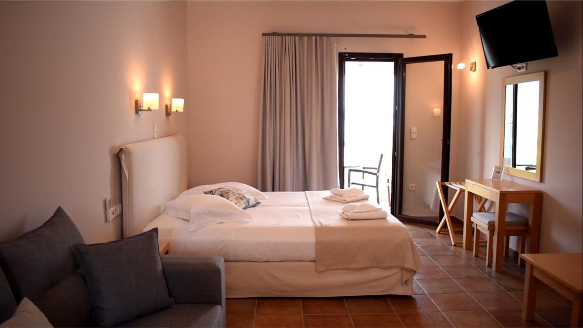 Trizonia Bay Hotel Luaran gambar
