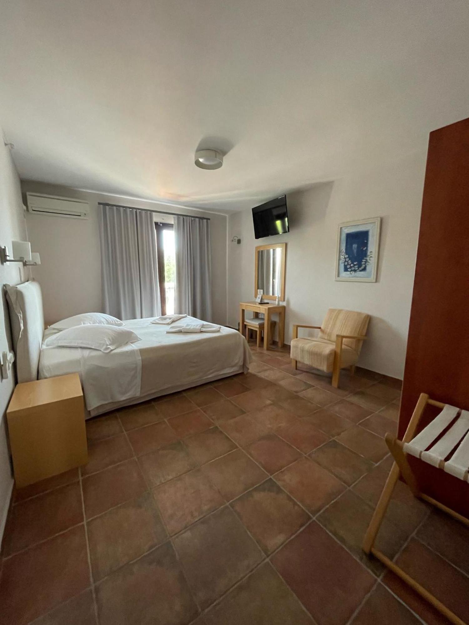 Trizonia Bay Hotel Luaran gambar