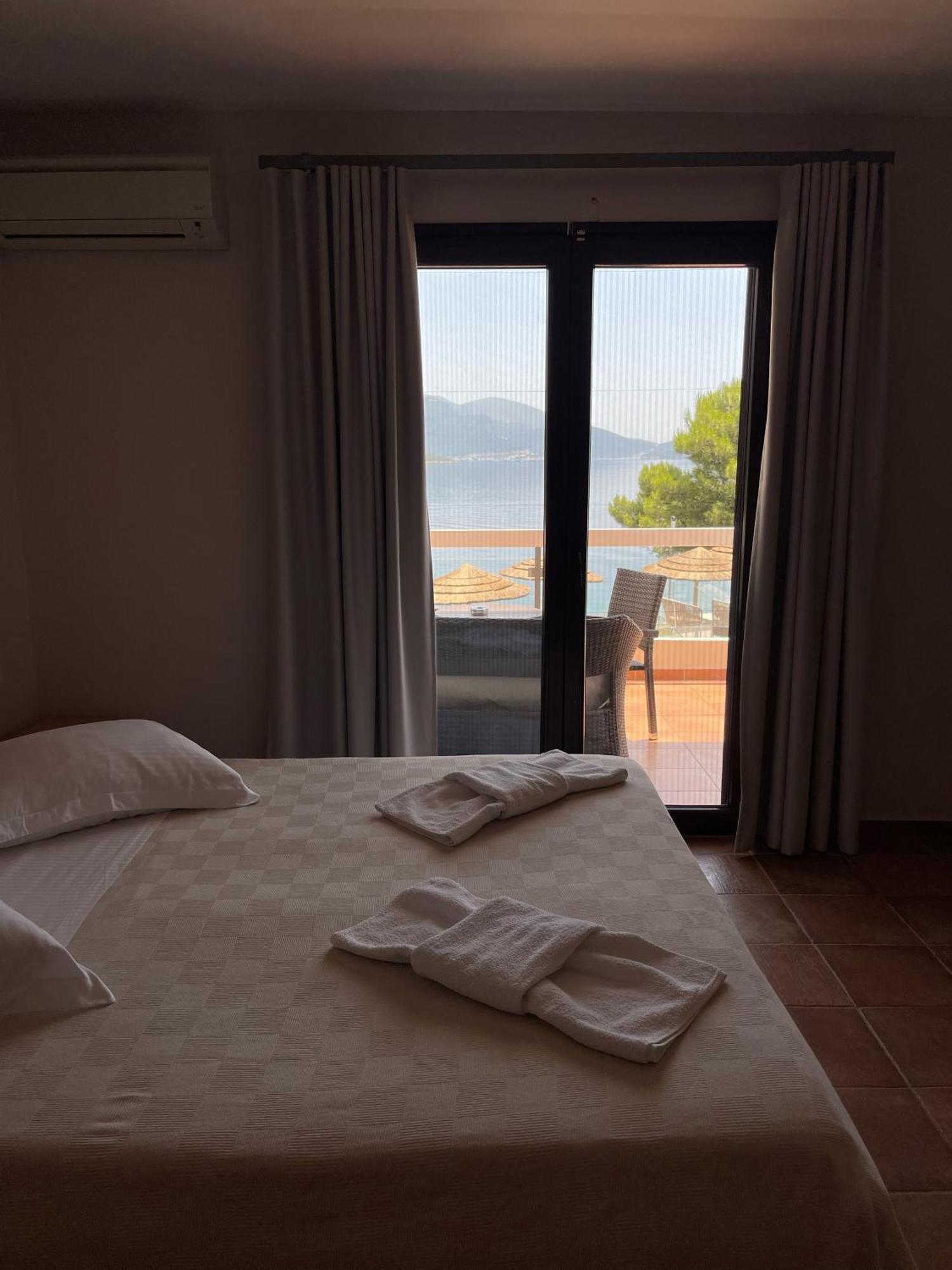 Trizonia Bay Hotel Luaran gambar