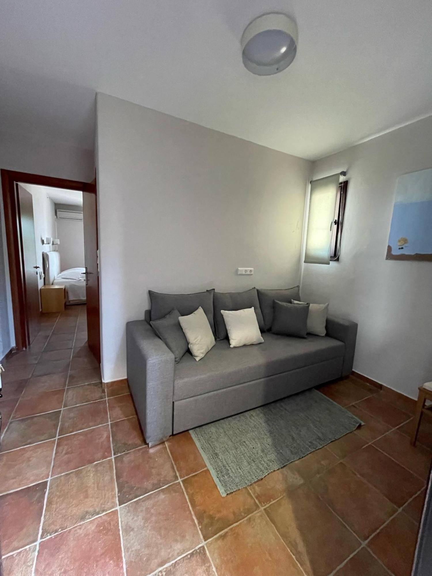 Trizonia Bay Hotel Luaran gambar
