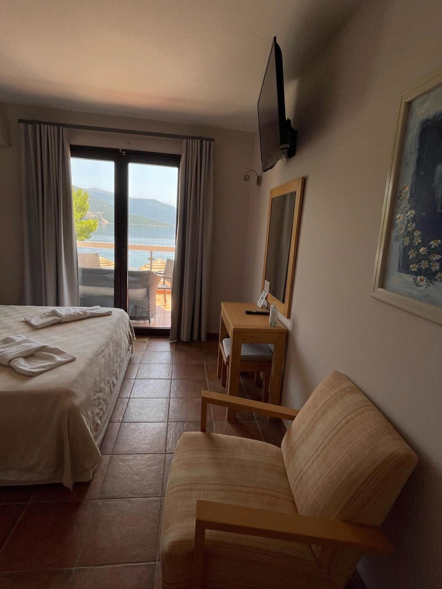 Trizonia Bay Hotel Luaran gambar